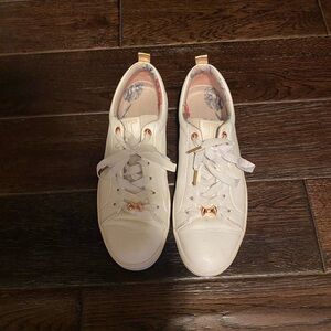 Ted Baker Women’s “Kelleip” Sneaker size 8